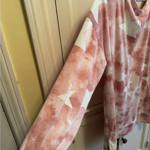 Soft star print shirt in mauve NWOT - Picture 4 of 5